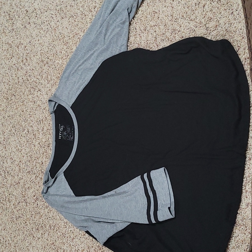 Terra and sky black and gray sweater size 2x